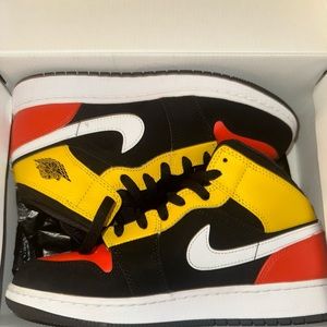 Jordan 1 Mid Black Amarillo Orange GS